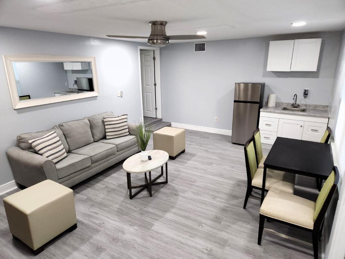 Cheerful Super Suite + 2 Queen + Sofa Bed Minutes From The Airport! タンパ エクステリア 写真