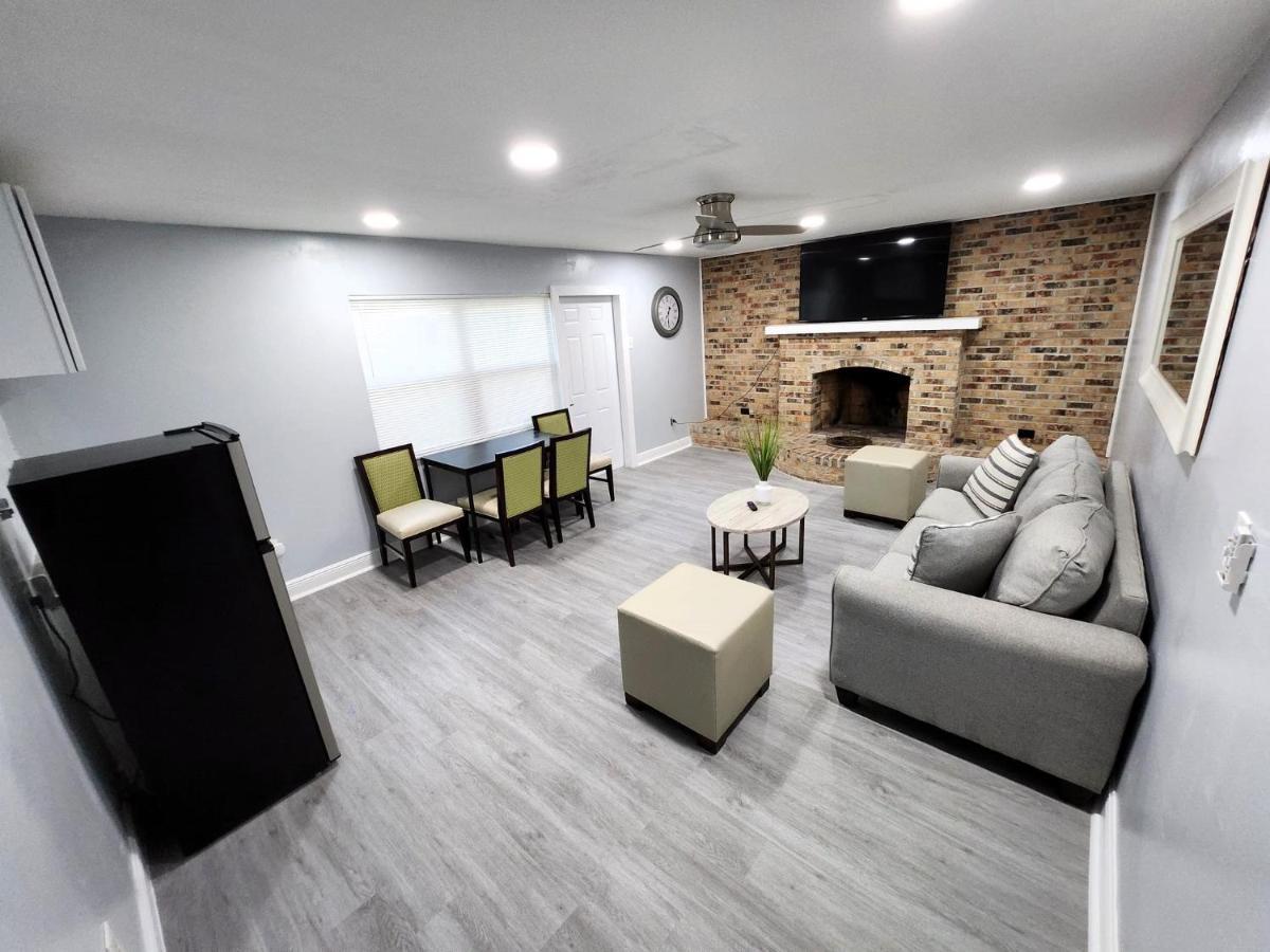 Cheerful Super Suite + 2 Queen + Sofa Bed Minutes From The Airport! タンパ エクステリア 写真