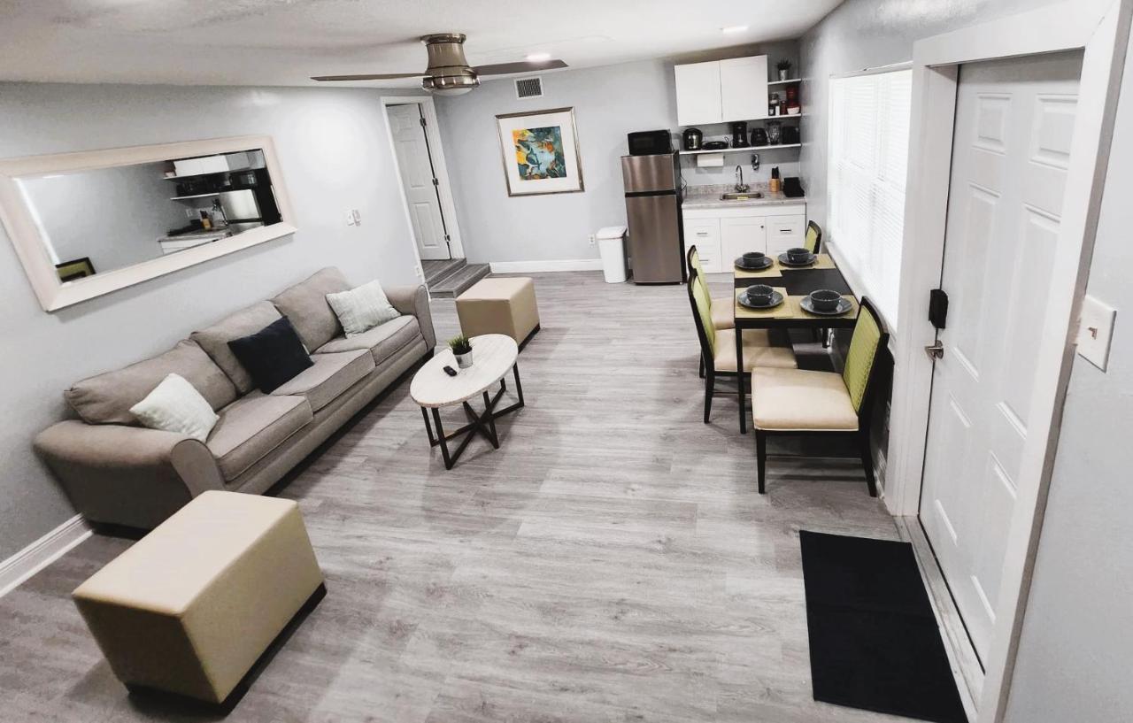 Cheerful Super Suite + 2 Queen + Sofa Bed Minutes From The Airport! タンパ エクステリア 写真