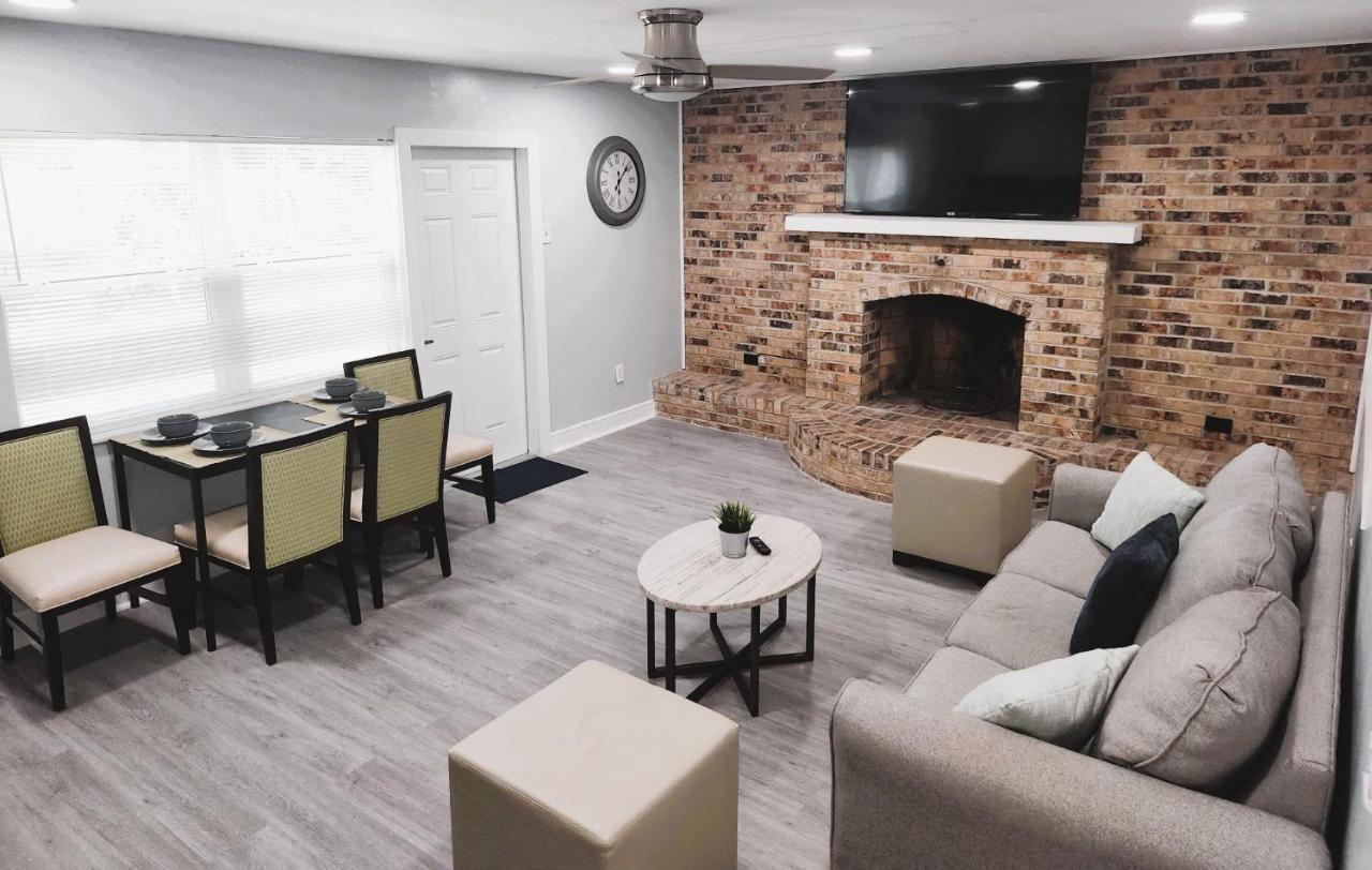 Cheerful Super Suite + 2 Queen + Sofa Bed Minutes From The Airport! タンパ エクステリア 写真