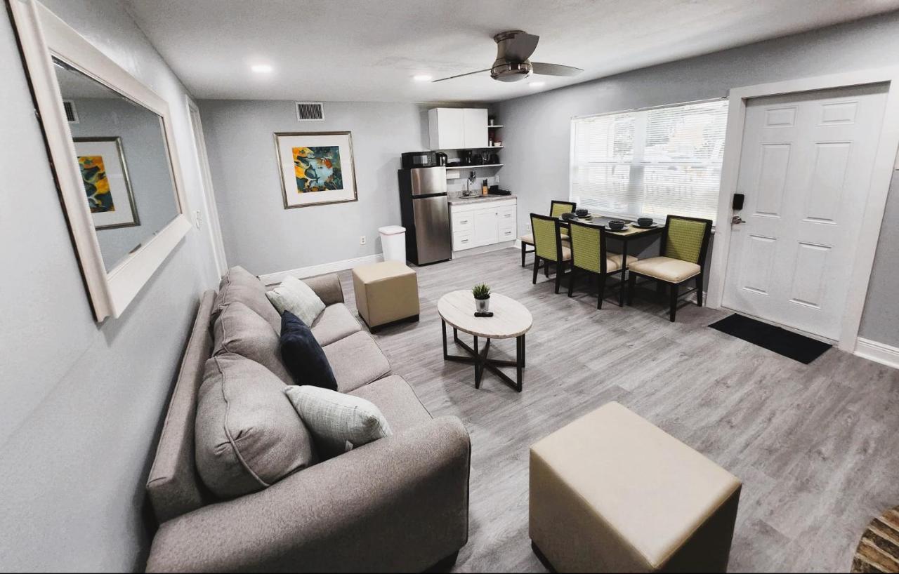 Cheerful Super Suite + 2 Queen + Sofa Bed Minutes From The Airport! タンパ エクステリア 写真